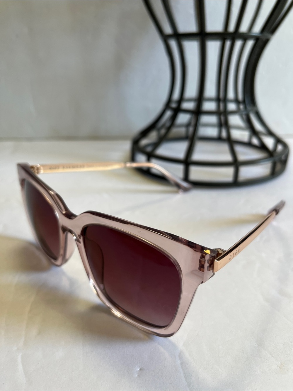 NWOT Diff Eyewear BELLA Light Pink Crystal Wine Gradient Sunglasses - Picture 4 of 12
